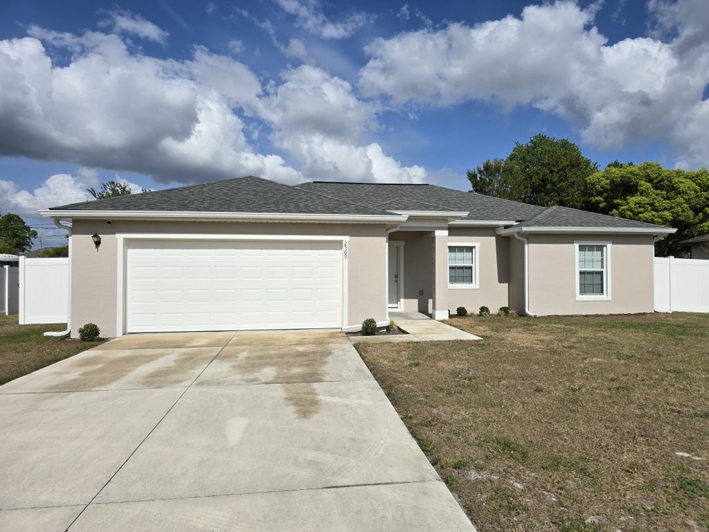 Driveway Pressure Washing in Deltona