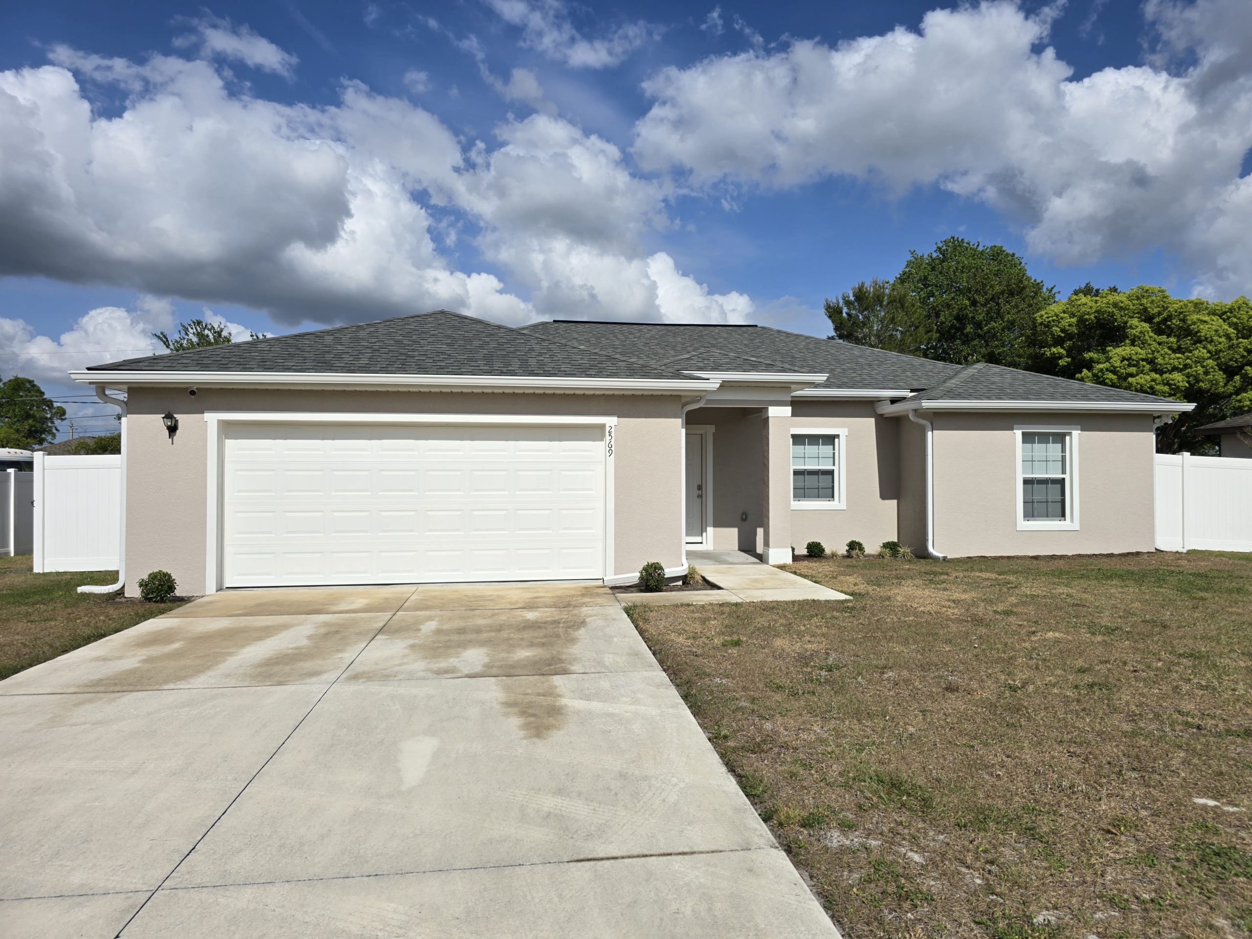 Driveway Pressure Washing in Deltona