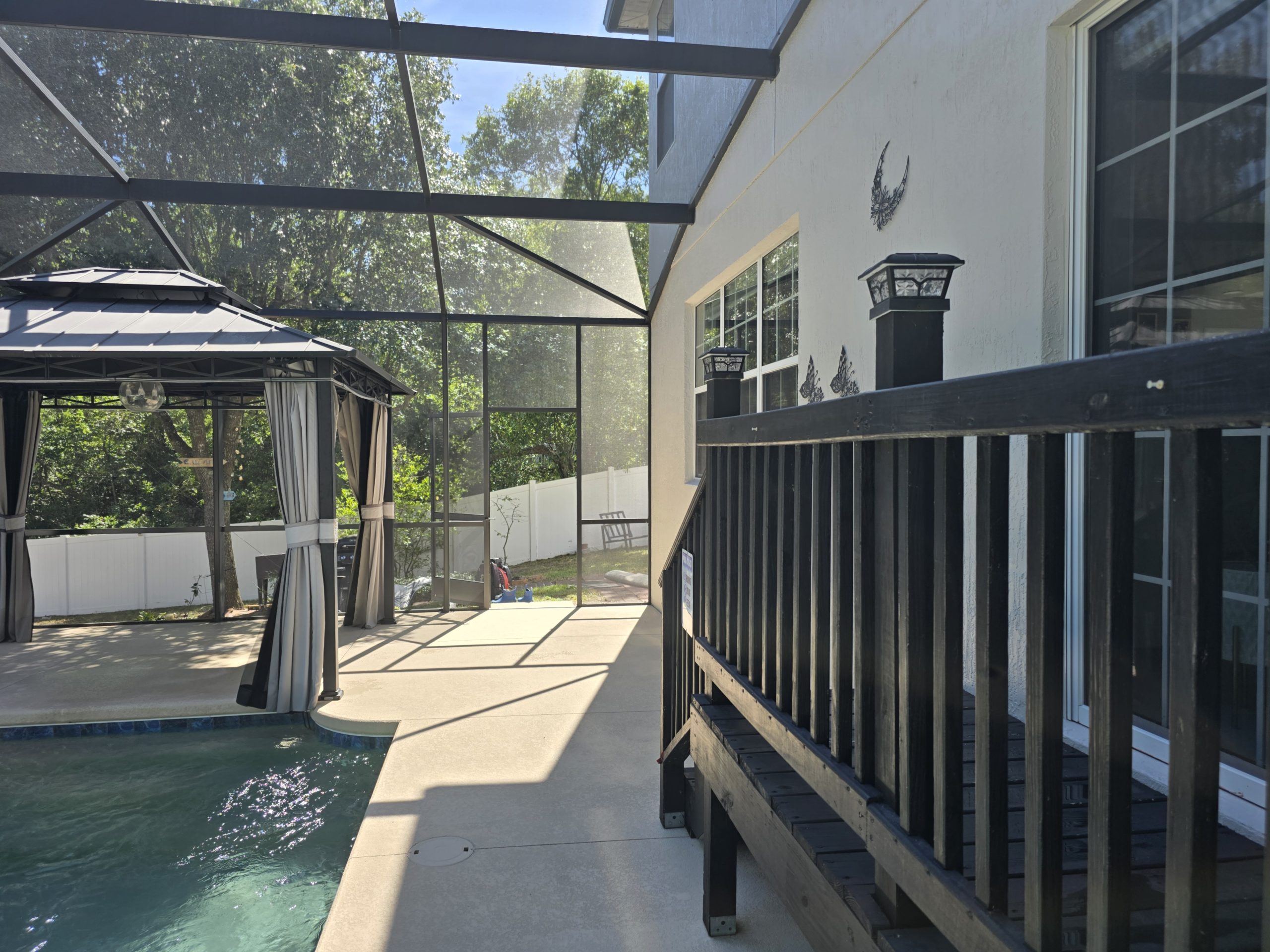 Pool deck and railings can be cleaned!